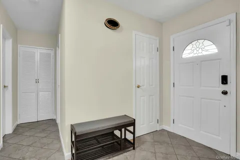 $819,000 | 21 East Hill Drive, Smithtown, NY 11787