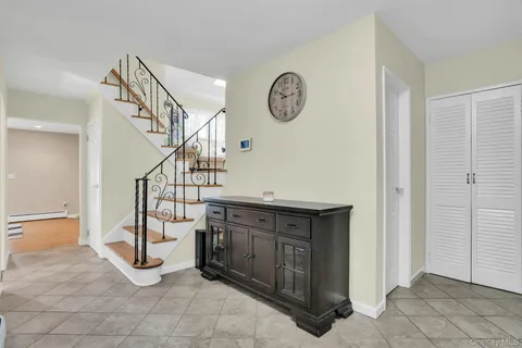 $819,000 | 21 East Hill Drive, Smithtown, NY 11787