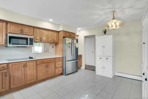 $819,000 | 21 East Hill Drive, Smithtown, NY 11787