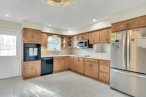 $819,000 | 21 East Hill Drive, Smithtown, NY 11787