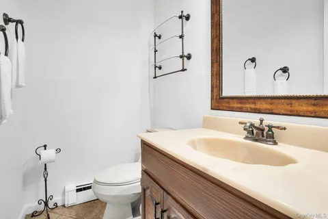 $819,000 | 21 East Hill Drive, Smithtown, NY 11787