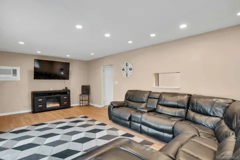 $819,000 | 21 East Hill Drive, Smithtown, NY 11787