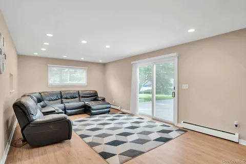 $819,000 | 21 East Hill Drive, Smithtown, NY 11787