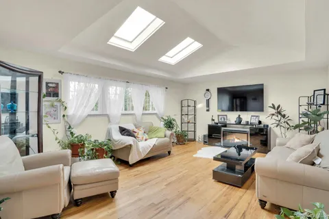 $819,000 | 21 East Hill Drive, Smithtown, NY 11787