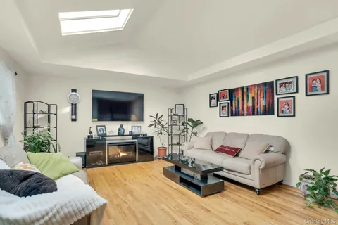 $819,000 | 21 East Hill Drive, Smithtown, NY 11787