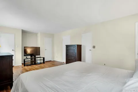 $819,000 | 21 East Hill Drive, Smithtown, NY 11787