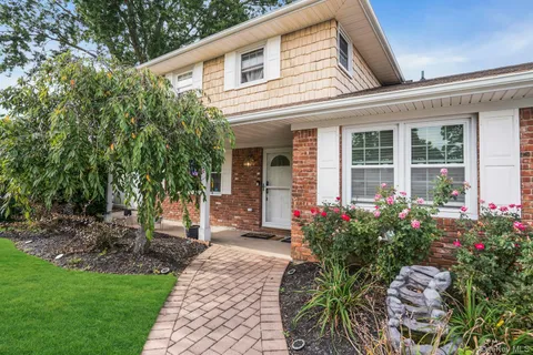 $819,000 | 21 East Hill Drive, Smithtown, NY 11787
