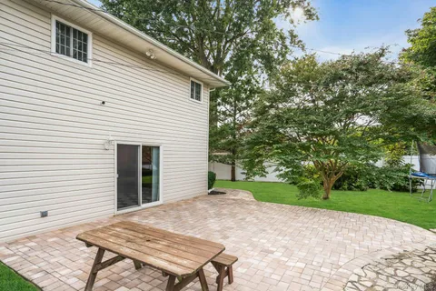 $819,000 | 21 East Hill Drive, Smithtown, NY 11787