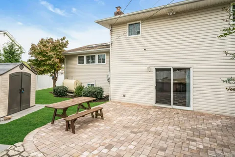 $819,000 | 21 East Hill Drive, Smithtown, NY 11787