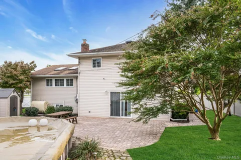 $819,000 | 21 East Hill Drive, Smithtown, NY 11787