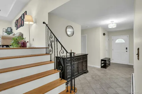 $819,000 | 21 East Hill Drive, Smithtown, NY 11787