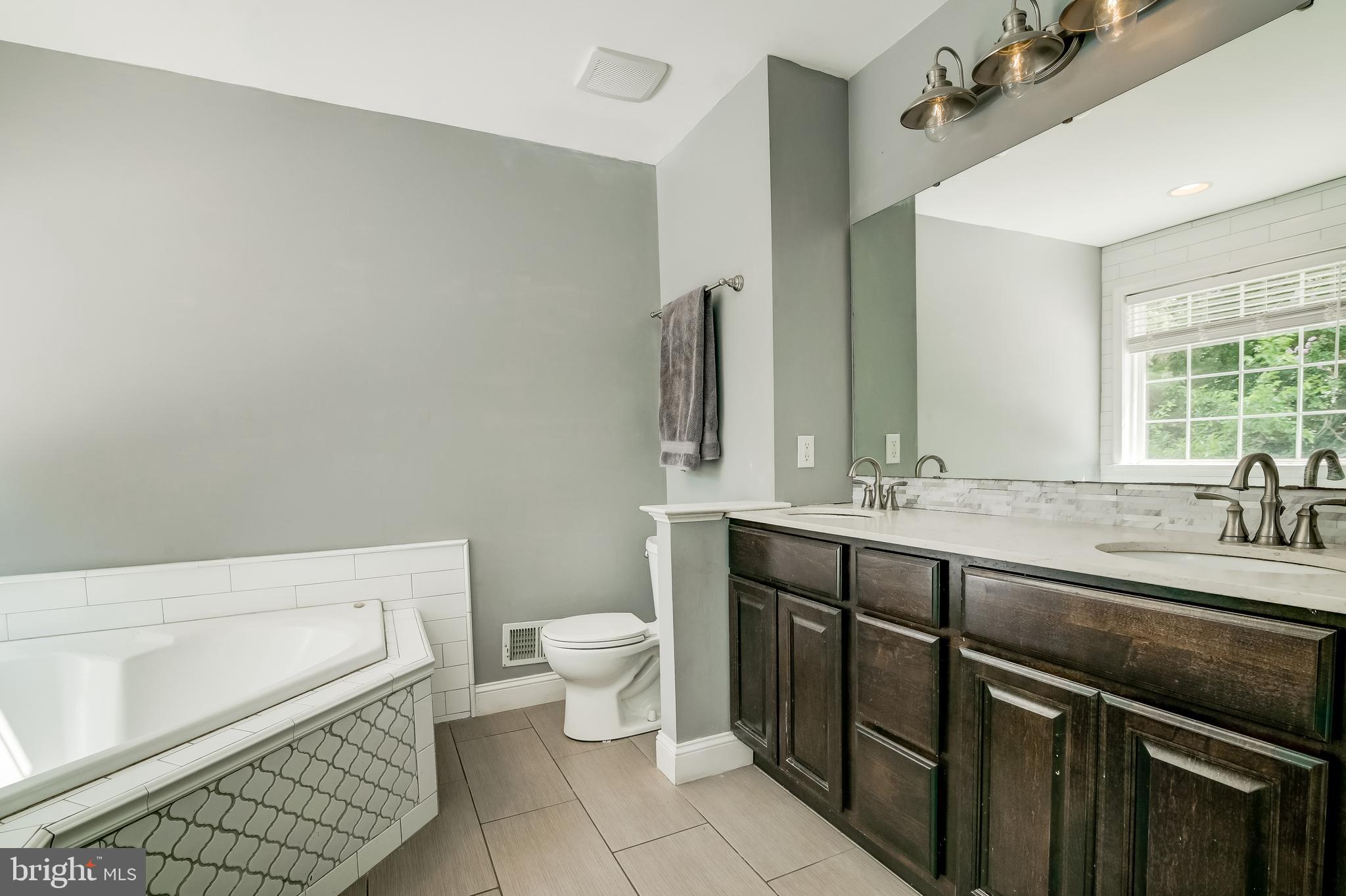 619 Park Ridge Drive Mount Airy, MD 21771 - Photo 27 of 59 Master Bath