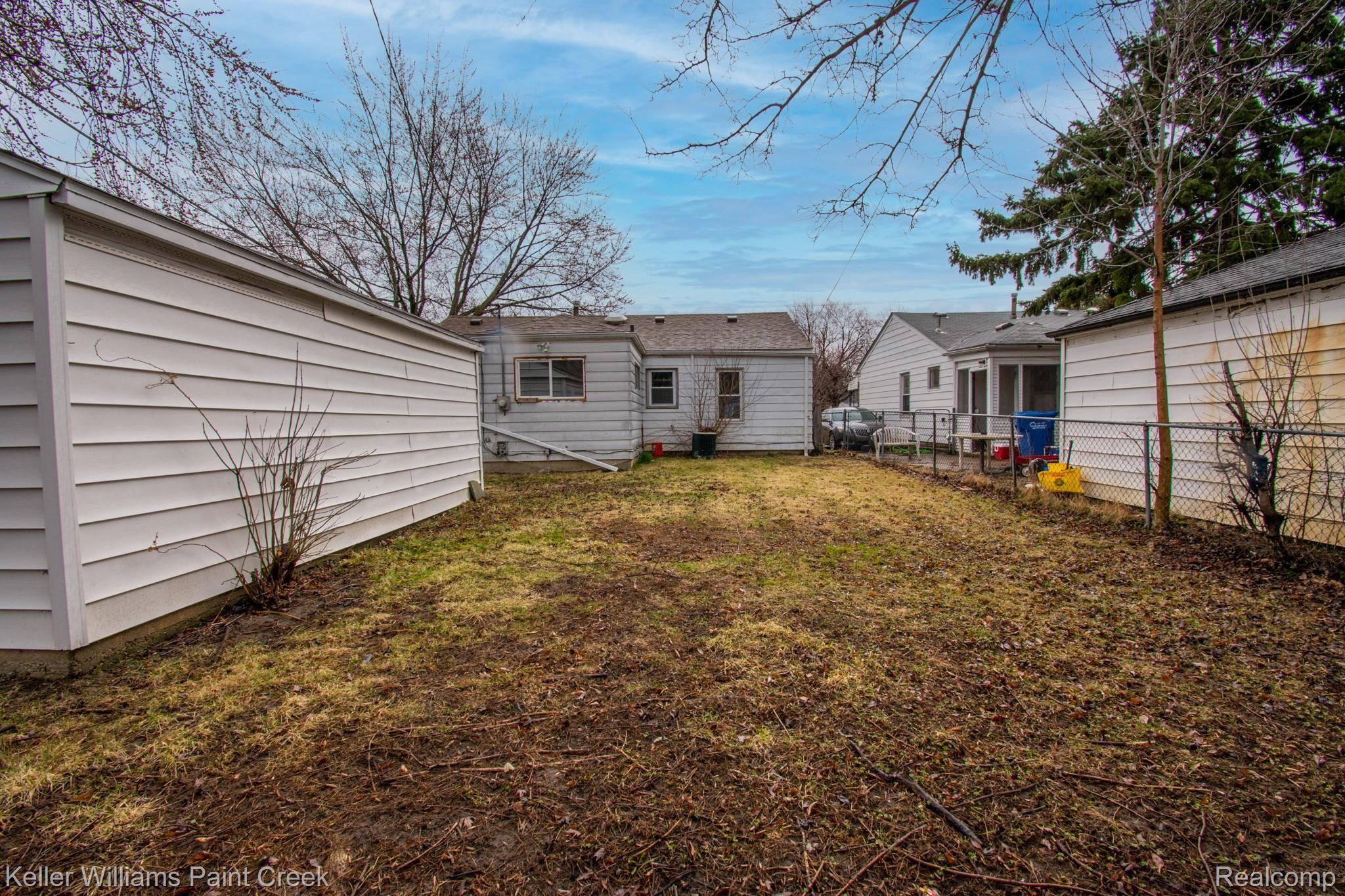 25665 Hayes Road Warren, MI 48089 - Photo 22 of 23 Backyard