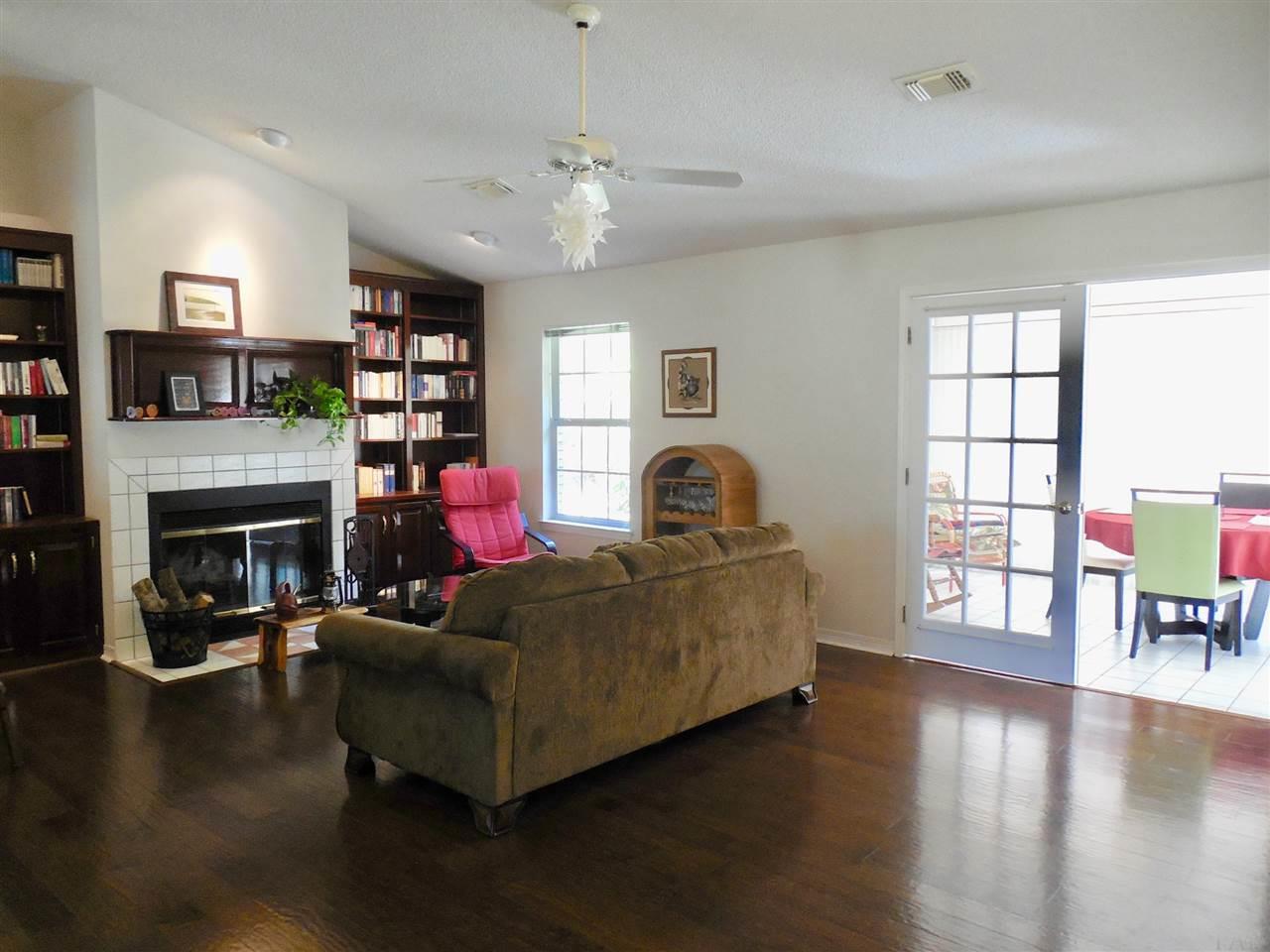 525 Turnberry Road Cantonment, FL 32533 - Photo 4 of 27 Gallery Image 4