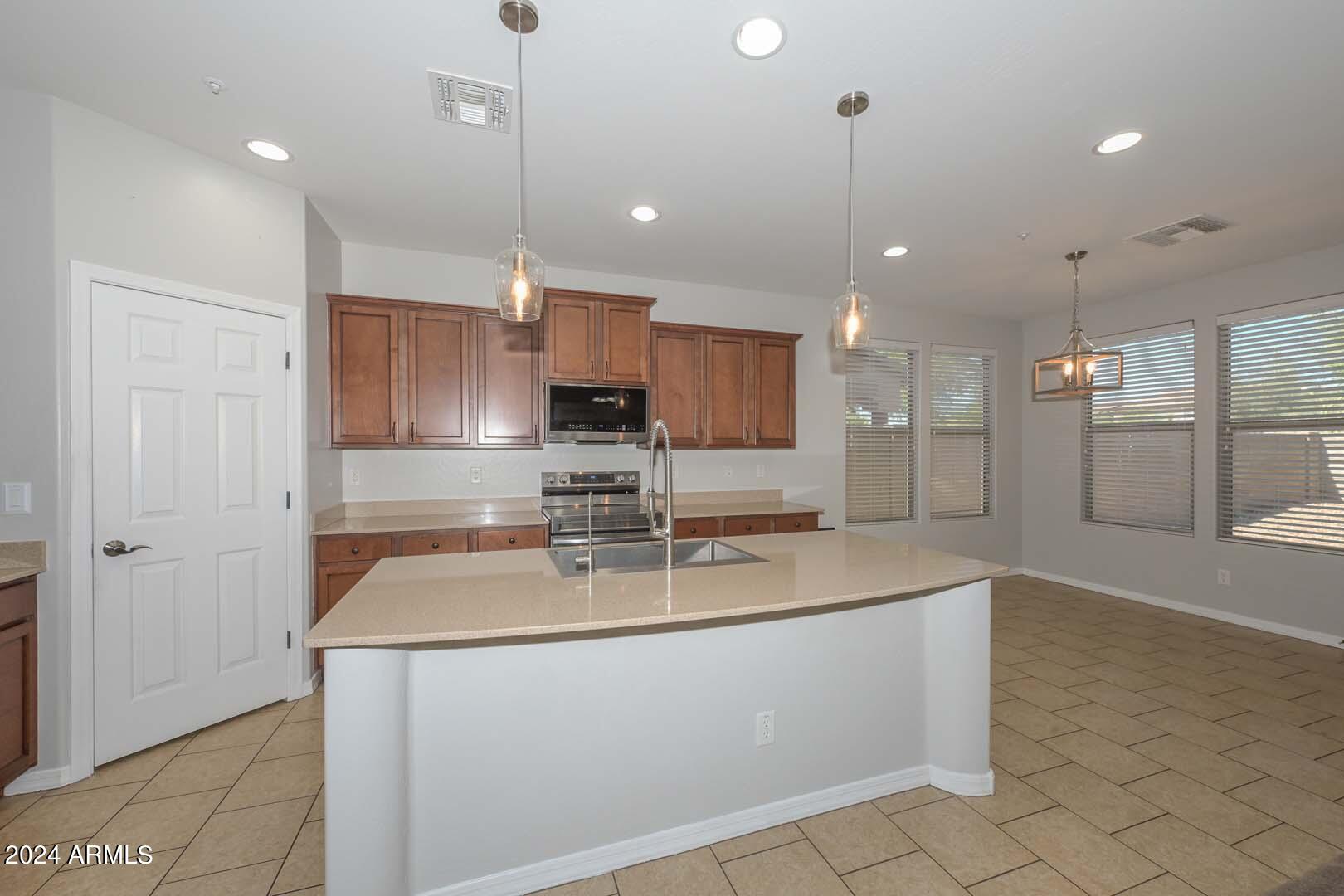 31098 North 137th Avenue Peoria, AZ 85383 - Photo 12 of 57 Kitchen