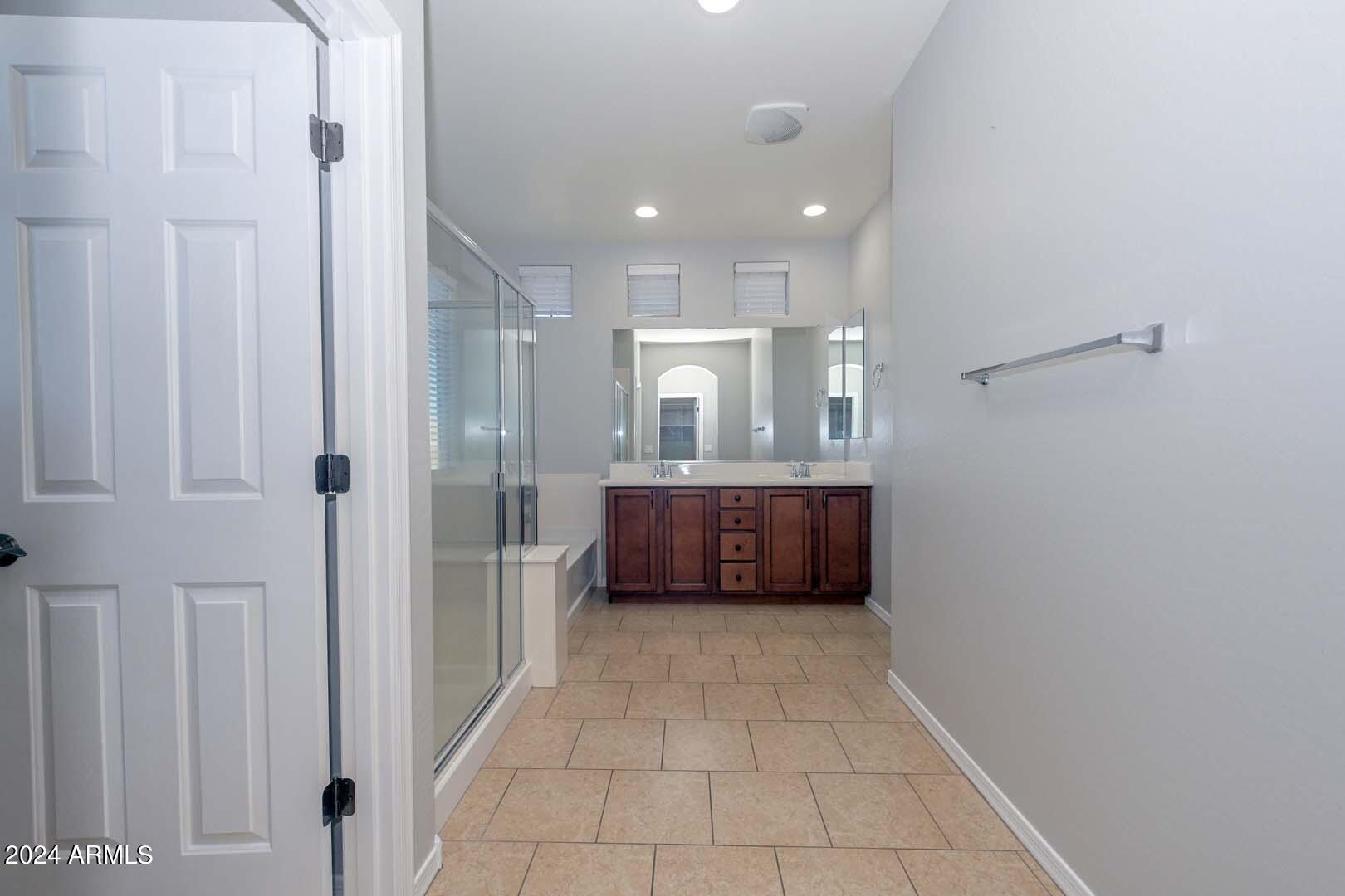 31098 North 137th Avenue Peoria, AZ 85383 - Photo 20 of 57 Primary Bath