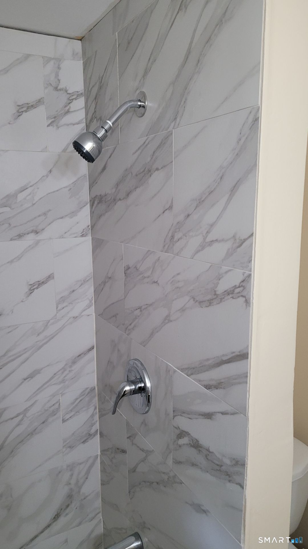 98 East Burnham Street Bloomfield, CT 06002 - Photo 8 of 18 a bathroom with a bathtub