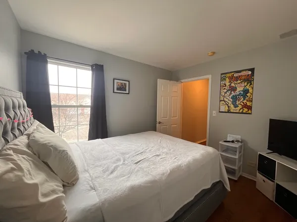 $2,495 | 610 Lakeridge Court, Naperville, IL 60563