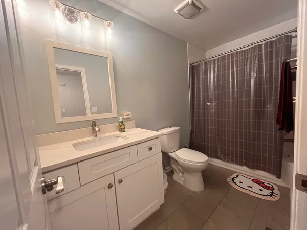 $2,495 | 610 Lakeridge Court, Naperville, IL 60563