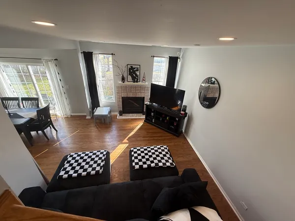 $2,495 | 610 Lakeridge Court, Naperville, IL 60563