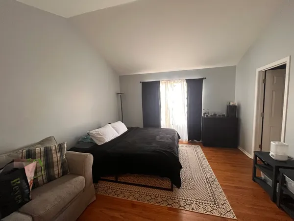 $2,495 | 610 Lakeridge Court, Naperville, IL 60563
