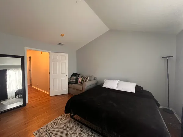 $2,495 | 610 Lakeridge Court, Naperville, IL 60563