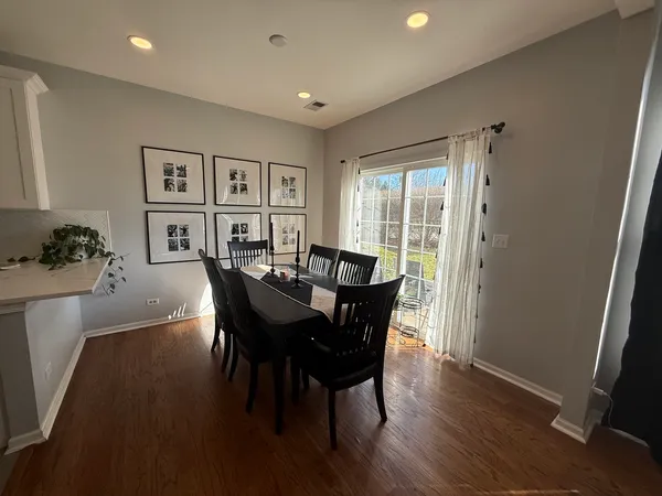 $2,495 | 610 Lakeridge Court, Naperville, IL 60563