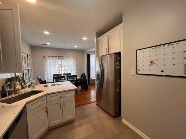 $2,495 | 610 Lakeridge Court, Naperville, IL 60563