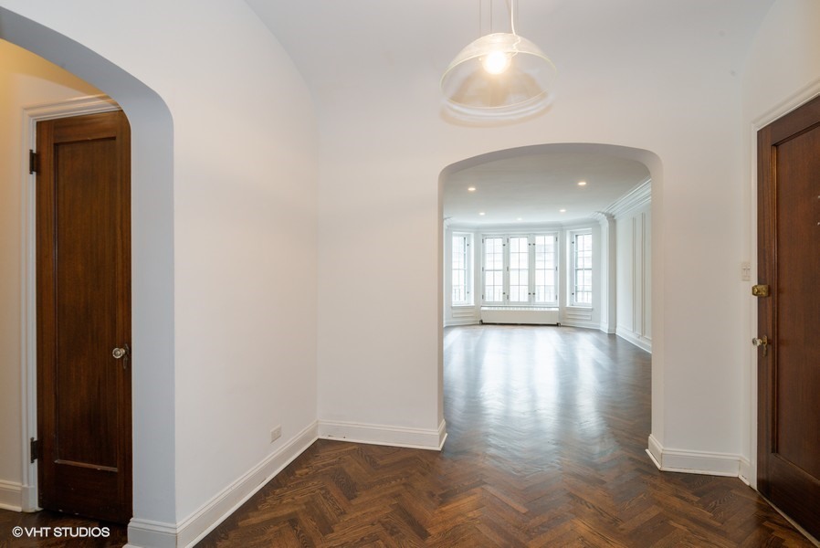 421 West Melrose Street, Unit 5B Chicago, IL 60657 - Photo 4 of 15 a view of an empty room with wooden floor and a window