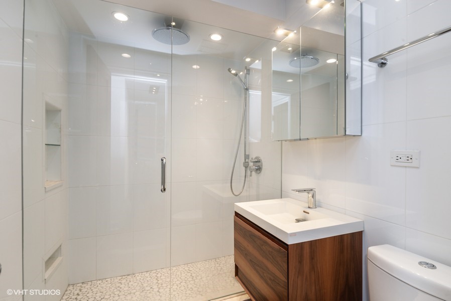 421 West Melrose Street, Unit 5B Chicago, IL 60657 - Photo 10 of 15 a bathroom with a sink a toilet a shower and a mirror