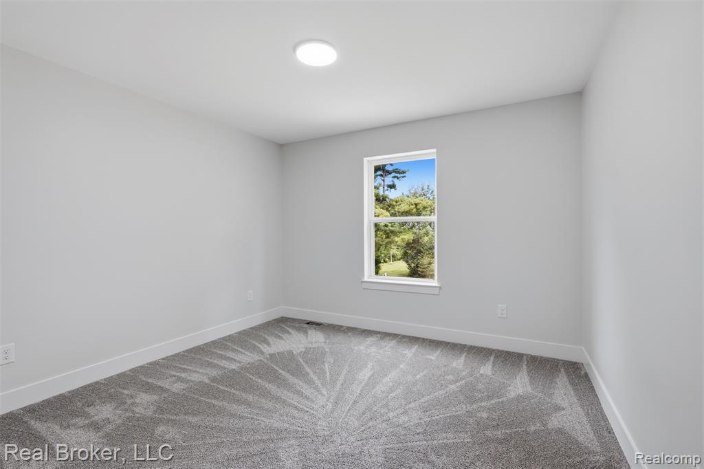 9400 Roland Brighton, MI 48116 - Photo 22 of 41 Gallery Image 22