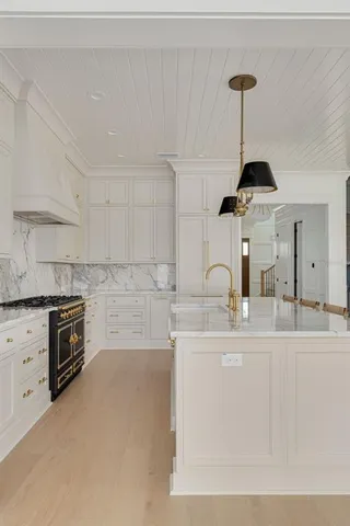 $2,395,000 | 323 Appian Way Northeast, St. Petersburg, FL 33704