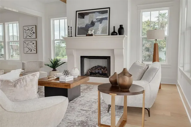 $2,395,000 | 323 Appian Way Northeast, St. Petersburg, FL 33704