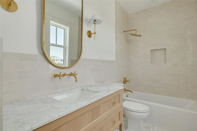 $2,395,000 | 323 Appian Way Northeast, St. Petersburg, FL 33704