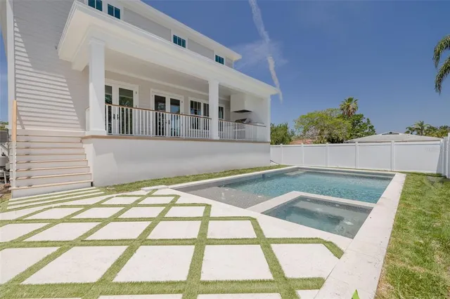 $2,395,000 | 323 Appian Way Northeast, St. Petersburg, FL 33704