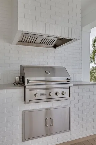 $2,395,000 | 323 Appian Way Northeast, St. Petersburg, FL 33704