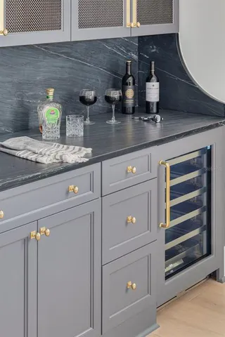 $2,395,000 | 323 Appian Way Northeast, St. Petersburg, FL 33704