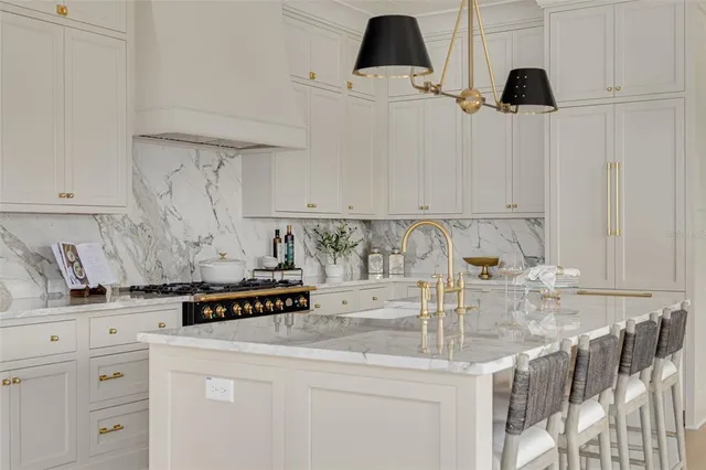 $2,395,000 | 323 Appian Way Northeast, St. Petersburg, FL 33704