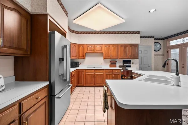 $949,000 | 260 Carlyle Lake Drive, Creve Coeur, MO 63141