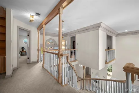 $998,000 | 260 Carlyle Lake Drive, Creve Coeur, MO 63141