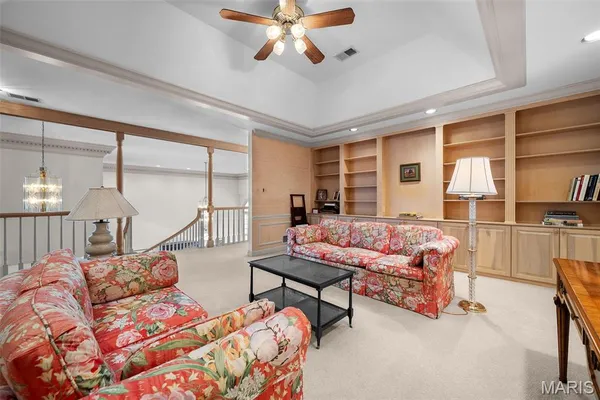 $949,000 | 260 Carlyle Lake Drive, Creve Coeur, MO 63141