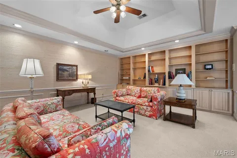 $998,000 | 260 Carlyle Lake Drive, Creve Coeur, MO 63141