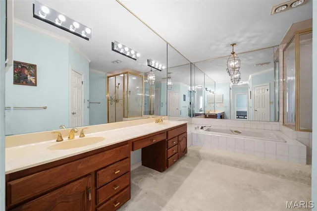 $998,000 | 260 Carlyle Lake Drive, Creve Coeur, MO 63141