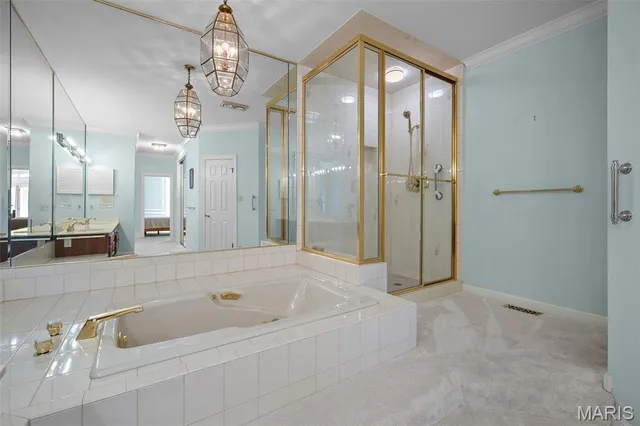 $998,000 | 260 Carlyle Lake Drive, Creve Coeur, MO 63141