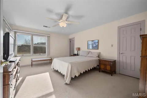 $998,000 | 260 Carlyle Lake Drive, Creve Coeur, MO 63141