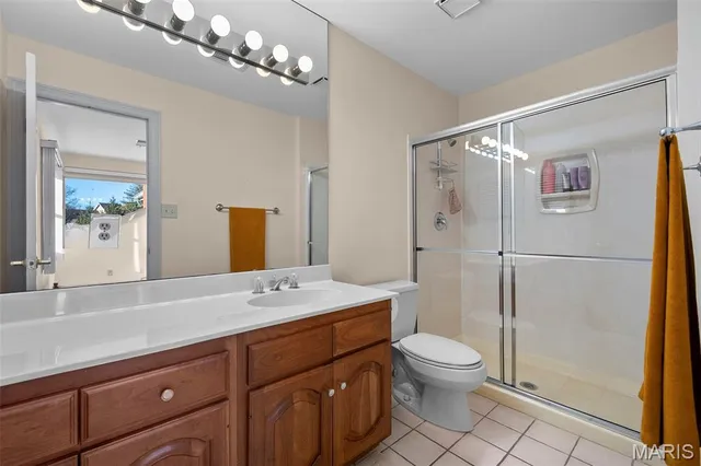 $998,000 | 260 Carlyle Lake Drive, Creve Coeur, MO 63141