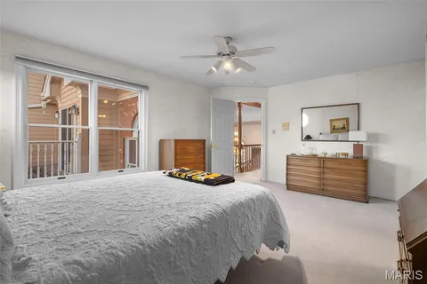 $998,000 | 260 Carlyle Lake Drive, Creve Coeur, MO 63141