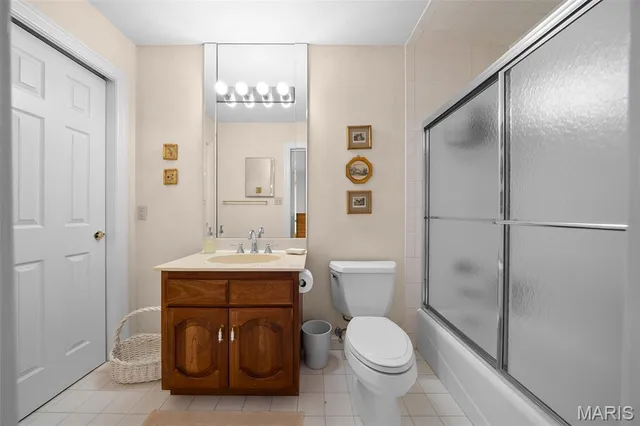 $998,000 | 260 Carlyle Lake Drive, Creve Coeur, MO 63141