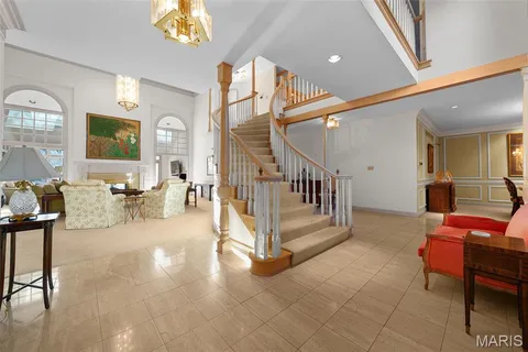 $998,000 | 260 Carlyle Lake Drive, Creve Coeur, MO 63141