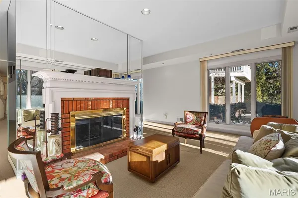$949,000 | 260 Carlyle Lake Drive, Creve Coeur, MO 63141